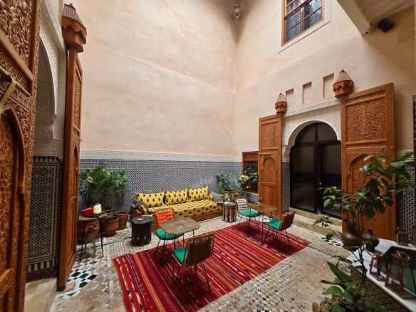 FOR SALE Licensed 5-Room Guesthouse
