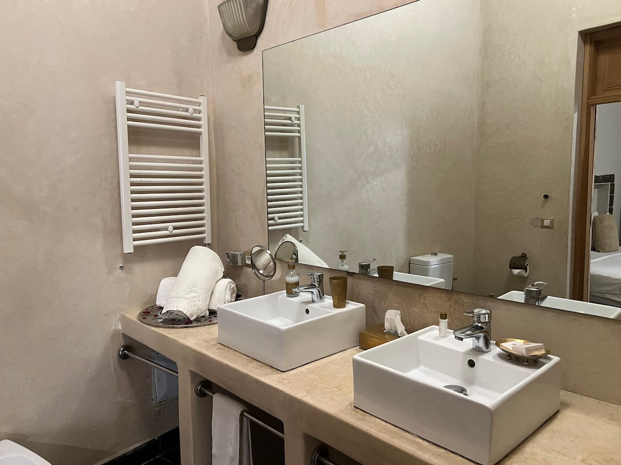 Riad hotel for sale in Fez FOR SALE Elegant 11 bedroom Riad with pool