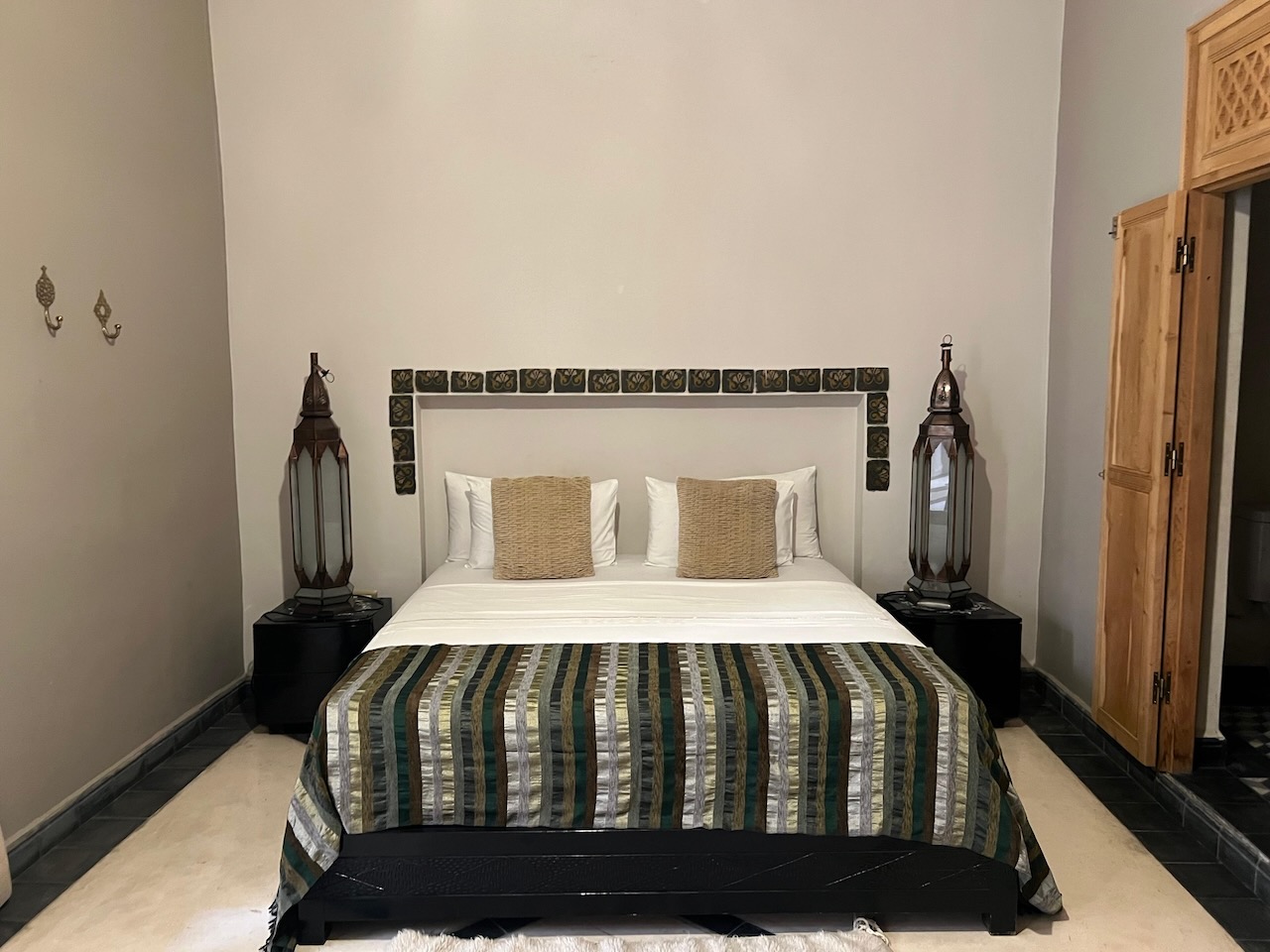 Riad hotel for sale in Fez FOR SALE Elegant 11 bedroom Riad with pool