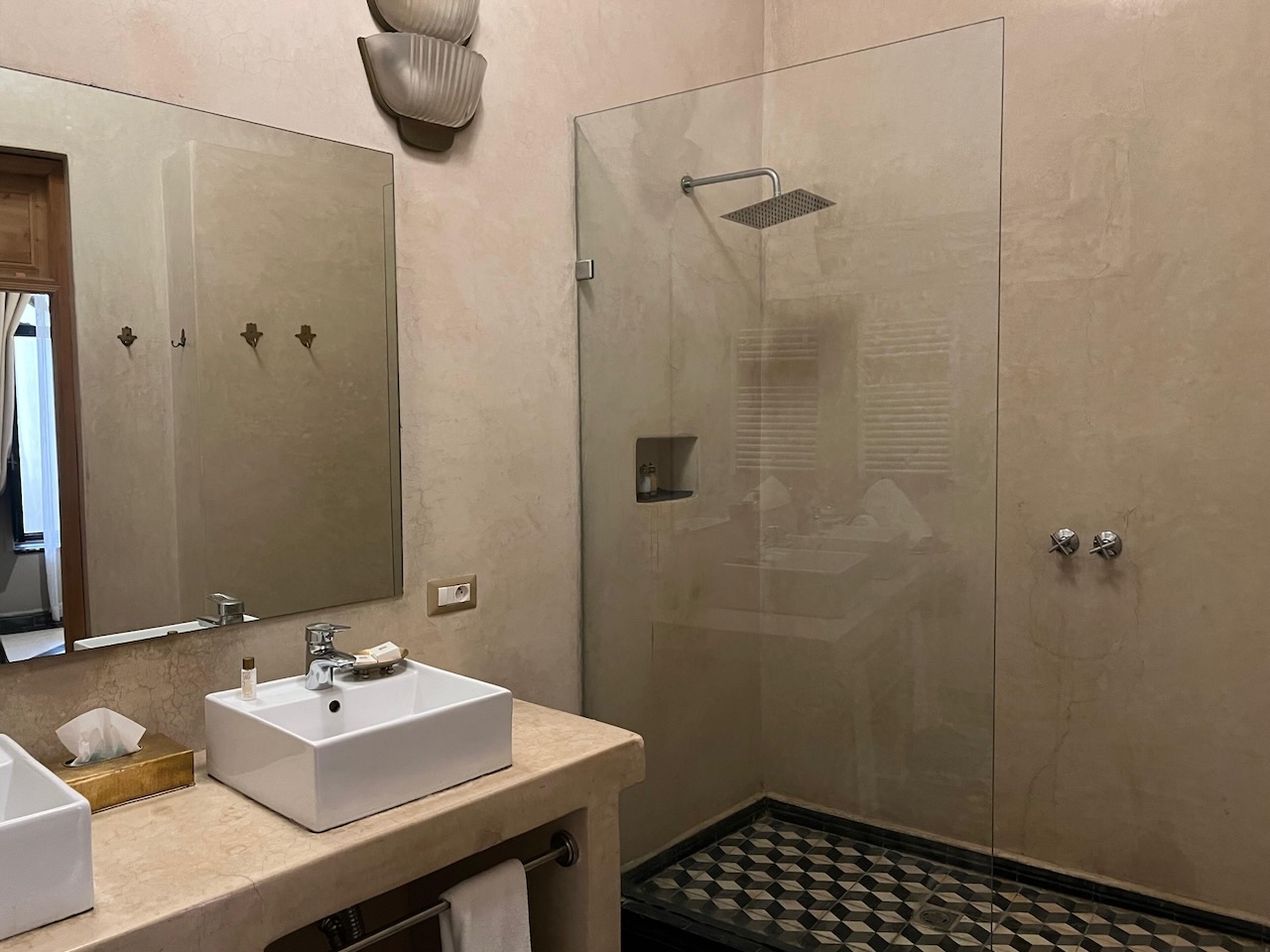 Riad hotel for sale in Fez FOR SALE Elegant 11 bedroom Riad with pool