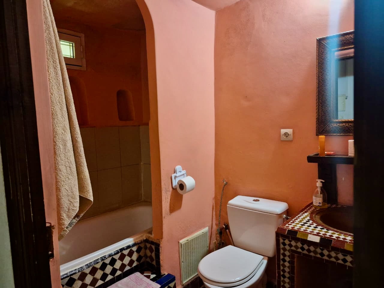 Riad for sale in Fez FOR SALE Small Guesthouse, 6 bedrooms