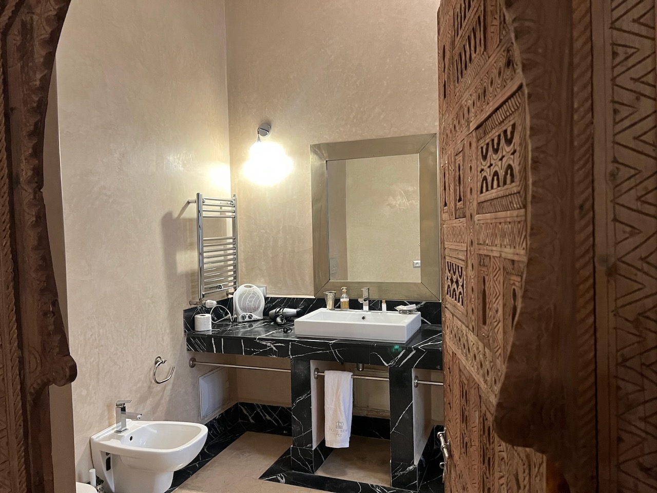 Riad hotel for sale in Fez FOR SALE Elegant 11 bedroom Riad with pool