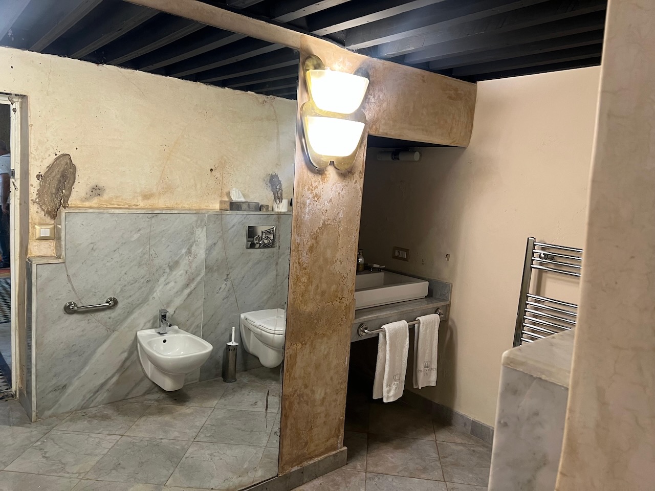 Riad hotel for sale in Fez FOR SALE Elegant 11 bedroom Riad with pool
