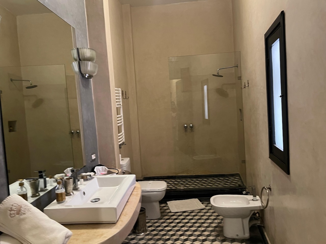 Riad hotel for sale in Fez FOR SALE Elegant 11 bedroom Riad with pool
