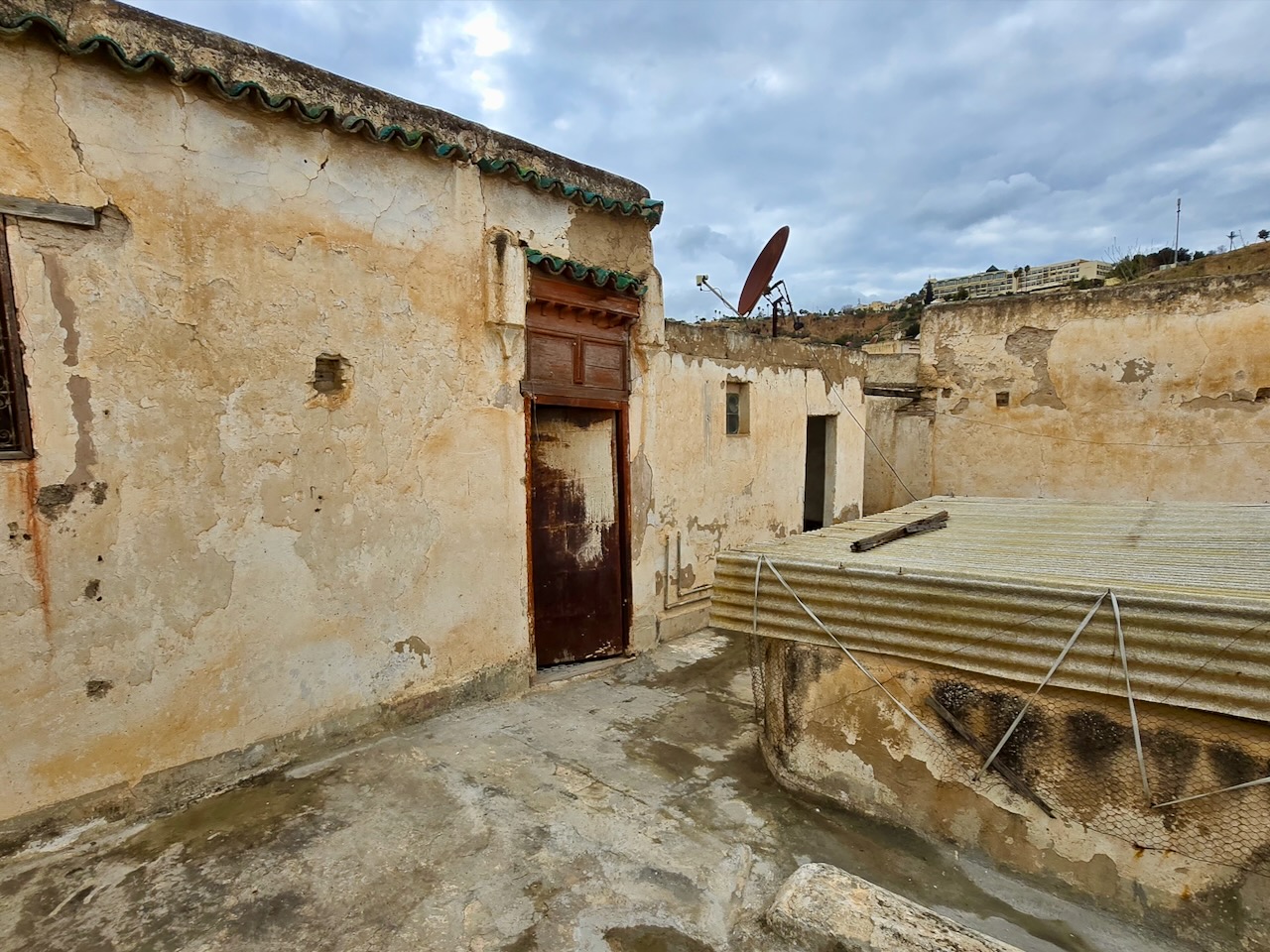 Riad à vendre à Fès FOR SALE Three bedroom riad in Zkak Roumane – Fez Medina