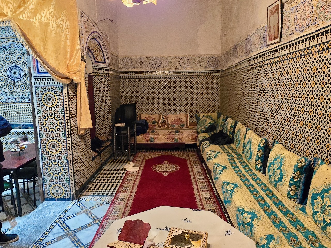 Riad à vendre à Fès FOR SALE Three bedroom riad in Zkak Roumane – Fez Medina