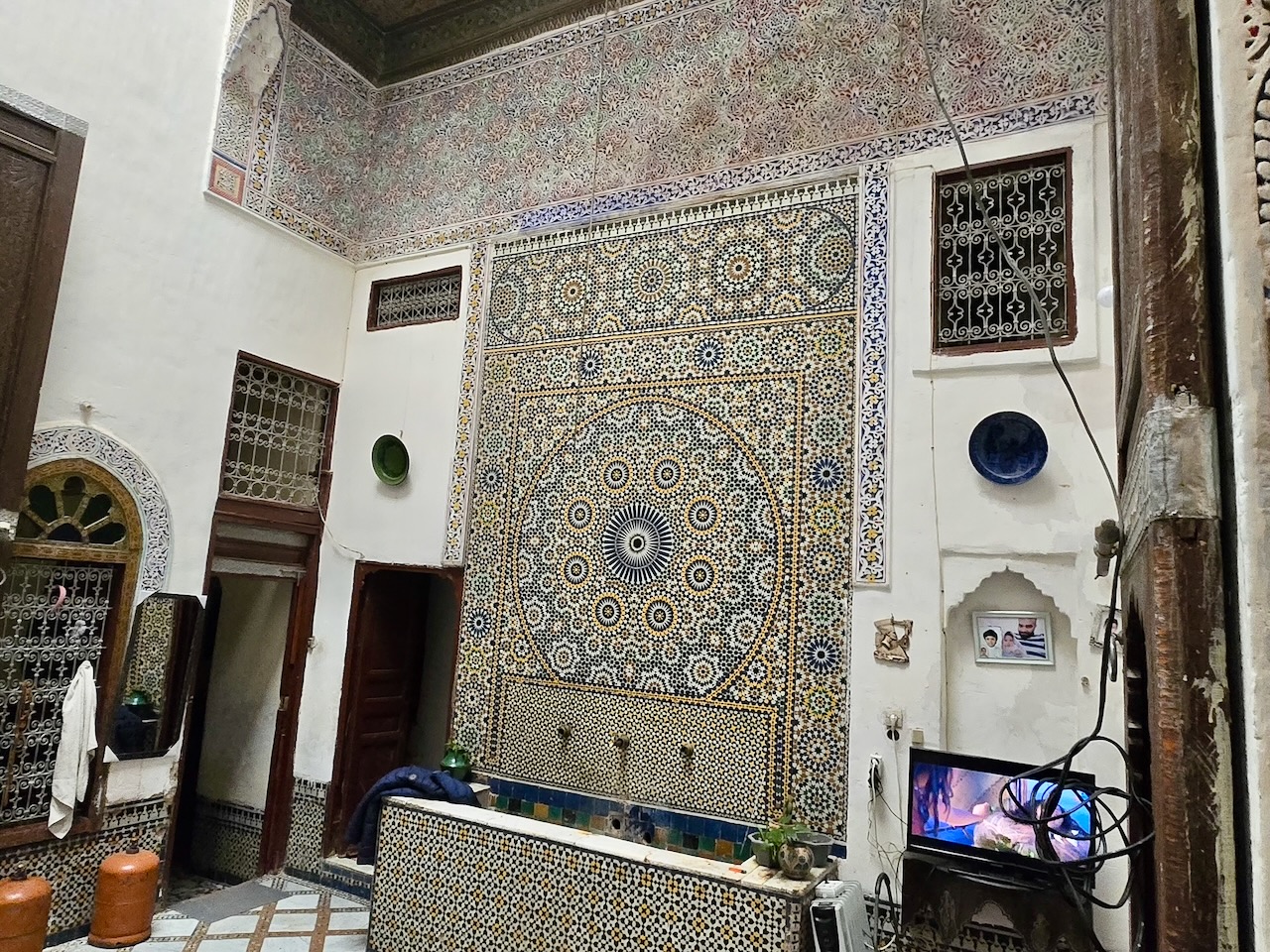 Riad à vendre à Fès FOR SALE Three bedroom riad in Zkak Roumane – Fez Medina