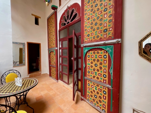 FOR SALE Charming 6 bedroom traditional house
