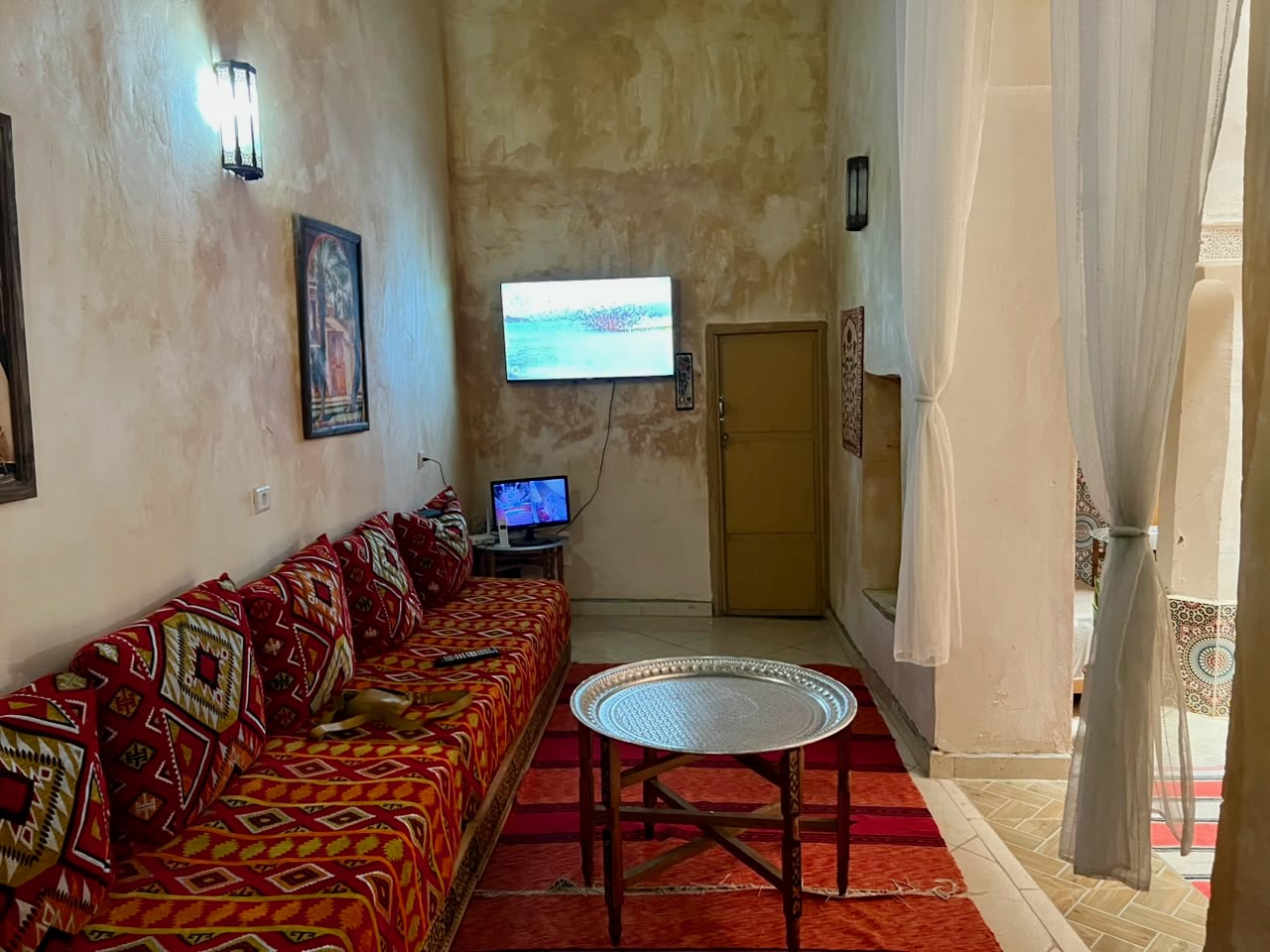 FOR SALE Charming 6 bedroom traditional house